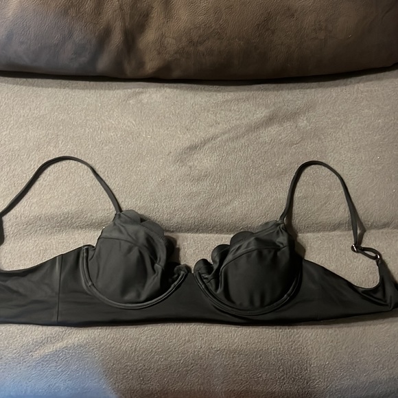 Black scalloped bathing suit top - Picture 2 of 3